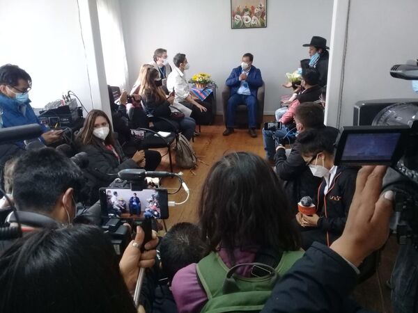 Bolivia inicia su camino por la recuperación de la democracia Bolivia inicia su camino por la recuperación de la democracia - Sputnik Mundo