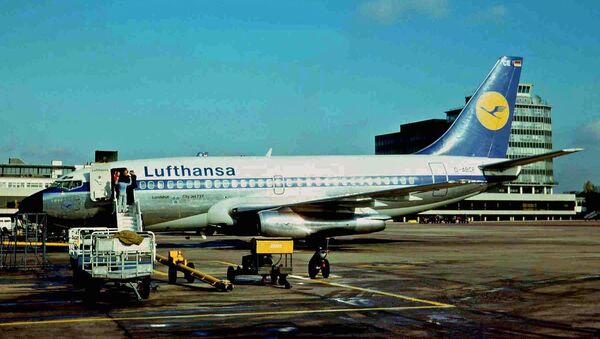 El avión Landshut, secuestrado en 1977, en el aeropuerto - Sputnik Mundo