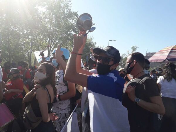 Manifestaciones a un año del estallido social en Chile - Sputnik Mundo