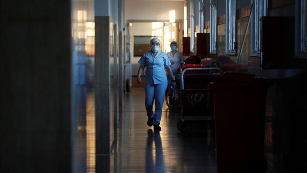 Médicos en un hospital durante el brote de coronavirus en Argentina - Sputnik Mundo