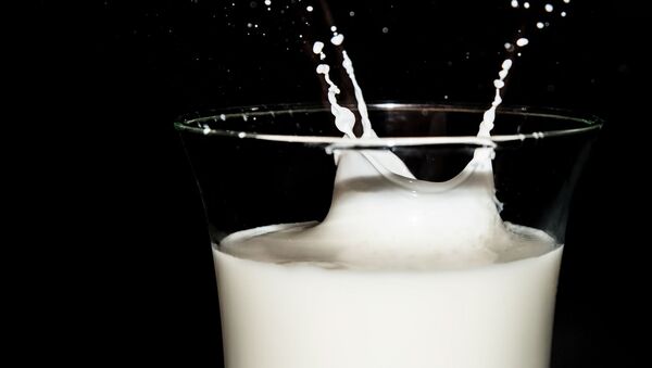 Un vaso de leche - Sputnik Mundo