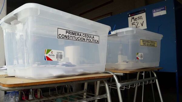 Urnas de votación para el plebiscito constitucional en Chile - Sputnik Mundo