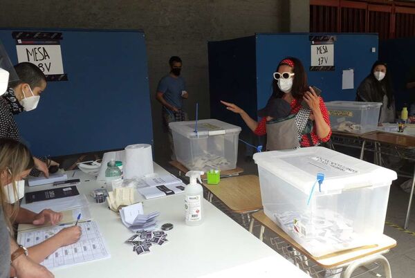 El histórico plebiscito constitucional en Chile El histórico plebiscito constitucional en Chile - Sputnik Mundo