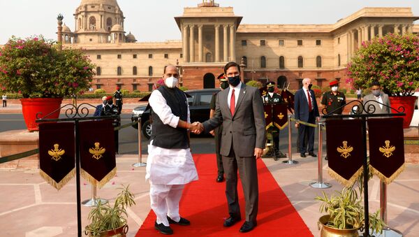 El ministro de Defensa indio, Rajnath Singh, con su homólogo estadounidense, Mark Esper - Sputnik Mundo