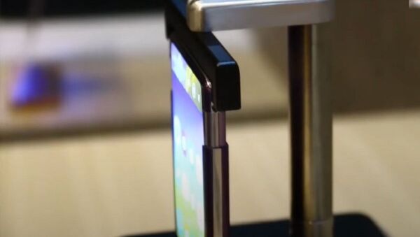 Nuevo 'smartphone TCL con una pantalla enrollable - Sputnik Mundo