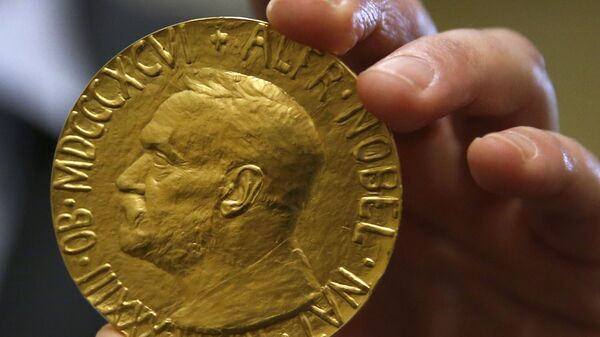 Medalla del Premio Nobel de la Paz otorgada a Carlos Saavedra Lamas subastada en 2014 - Sputnik Mundo