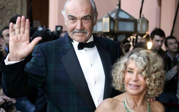  Sean Connery y su esposa, Micheline Roquebrune - Sputnik Mundo