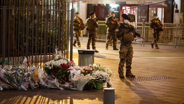 Militares franceses en el lugar del atentado en Niza - Sputnik Mundo