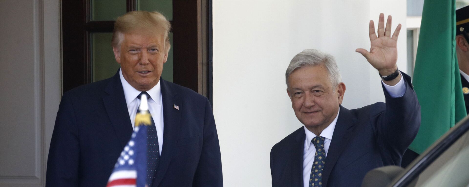 El presidente de EEUU, Donald Trump, con el presidente de México, Andrés Manuel López Obrador (archivo) - Sputnik Mundo, 1920, 13.01.2021