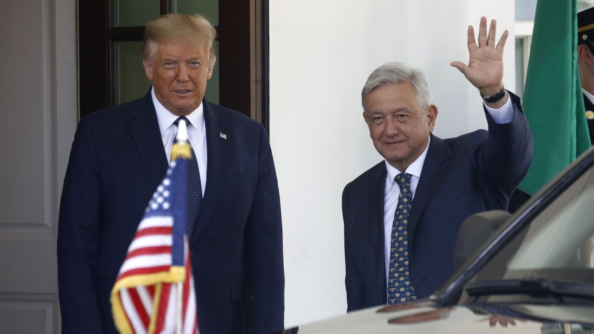 El presidente de EEUU, Donald Trump, con el presidente de México, Andrés Manuel López Obrador (archivo) - Sputnik Mundo, 1920, 14.04.2021