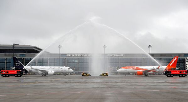 En plena pandemia y con 9 años de retraso: así es el nuevo aeropuerto de Berlín 

 - Sputnik Mundo