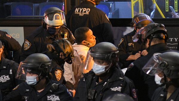 Arrestos masivos durante las protestas de Black Lives Matter en Nueva York 

 - Sputnik Mundo
