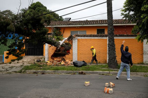 Последствия шторма Eta в Эль-Сальвадоре - Sputnik Mundo