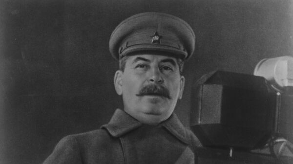 Iósif Stalin durante su discurso en el desfile del 7 de noviembre de 1941 - Sputnik Mundo