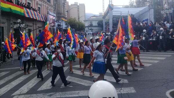 Desfile de celebración de nuevo Gobierno en Bolivia - Sputnik Mundo