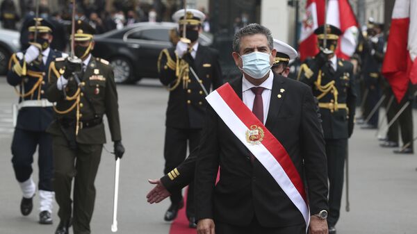 Manuel Merino durante su asunción como presidente de Perú - Sputnik Mundo