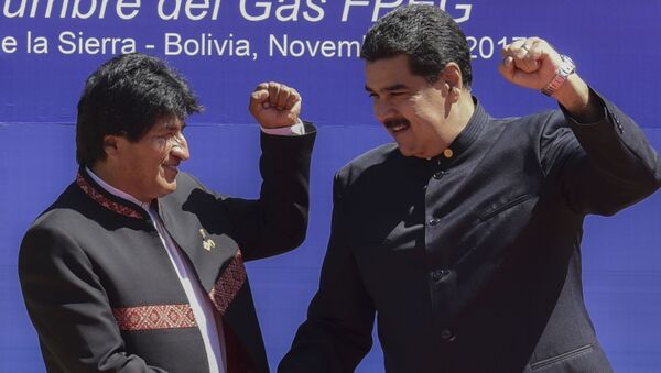 El expresidente de Bolivia, Evo Morales, junto al presidente de Venezuela, Nicolás Maduro - Sputnik Mundo
