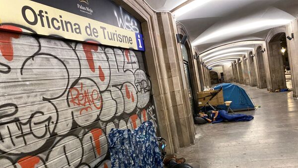 Los sintecho en Barcelona durante el rebrote del coronavirus - Sputnik Mundo