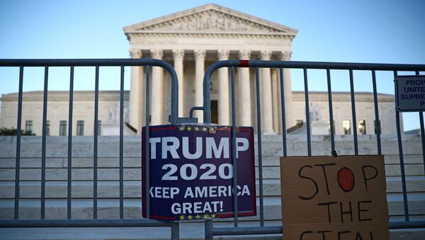 Una protesta de los partidarios de Trump frente a la Corte Suprema de EEUU - Sputnik Mundo