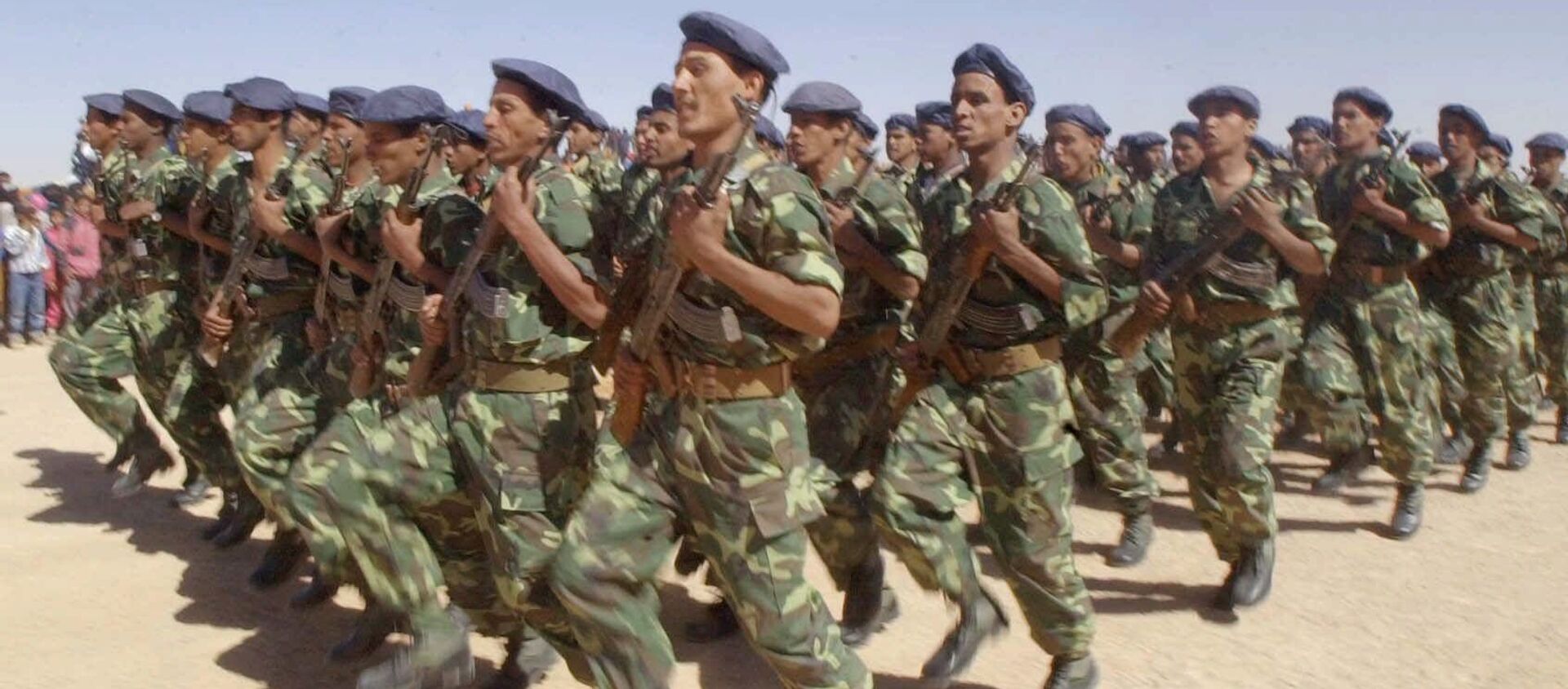 Unos soldados del Frente Polisario en 2001 (archivo) - Sputnik Mundo, 1920, 15.11.2020