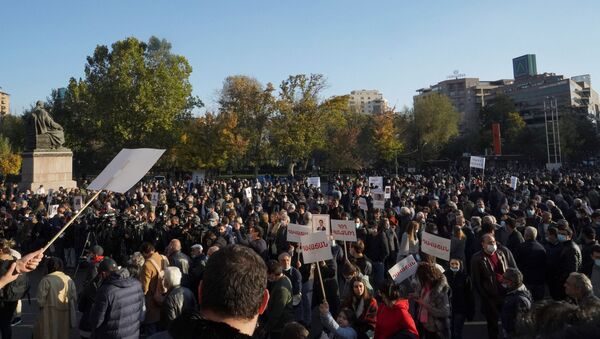Las protestas en Armenia por el acuerdo de Nagorno Karabaj - Sputnik Mundo