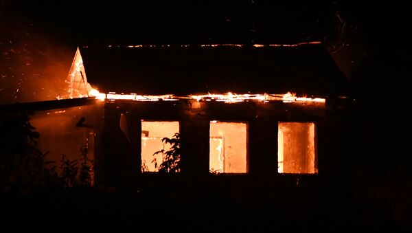 Casas incendiadas en el distrito de Kelbecer (Kalbajar) - Sputnik Mundo