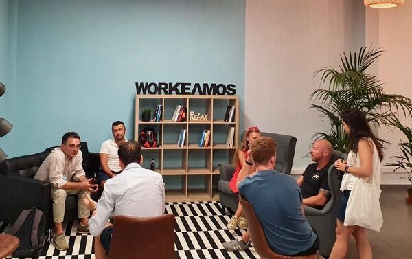 Trabajadores en centros de 'coworking' del archipiélago canario - Sputnik Mundo
