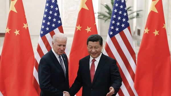 El presidente chino, Xi Jinping con su homólogo de EEUU, Joe Biden - Sputnik Mundo