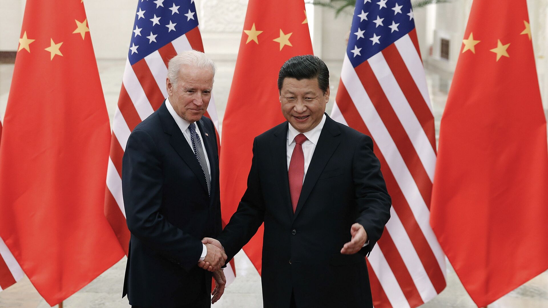 El presidente chino, Xi Jinping con su homólogo de EEUU, Joe Biden - Sputnik Mundo, 1920, 22.05.2023