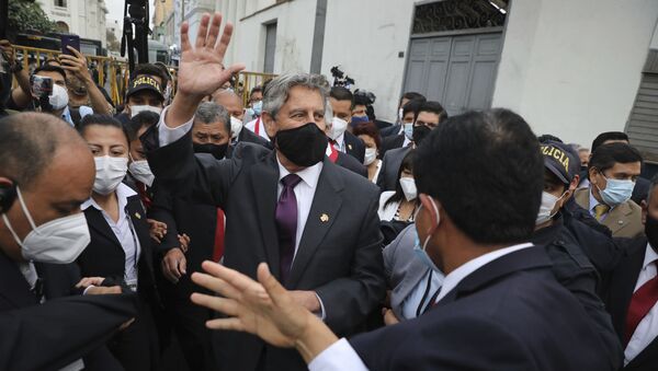 En una ceremonia celebrada en Palacio de Gobierno de Lima, el presidente de Perú, Francisco Sagasti, tomó juramento a los miembros de su gabinete, con una abogada en el cargo de primera ministra. - Sputnik Mundo