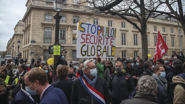 Manifestación de protesta en París - Sputnik Mundo
