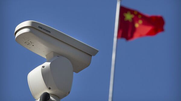 Una cámara de seguridad y la bandera china - Sputnik Mundo