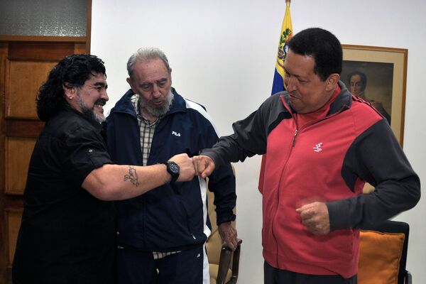 Diego Armando Maradona, Fidel Castro y Hugo Chávez - Sputnik Mundo