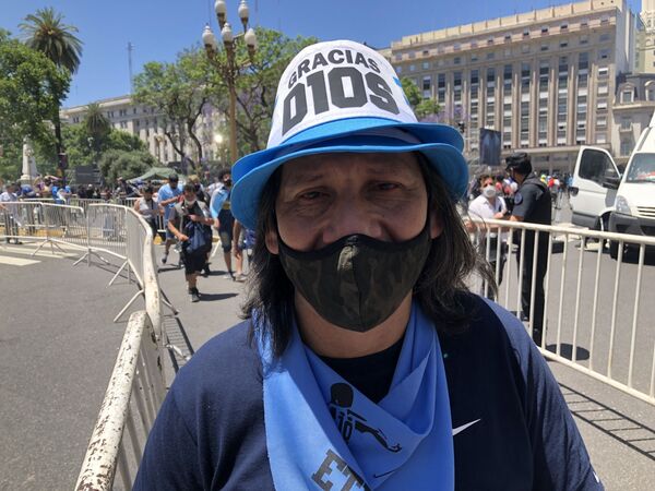 Alegría, llanto y violencia durante la despedida de Maradona en Argentina Alegría, llanto y violencia durante la despedida de Maradona en Argentina - Sputnik Mundo