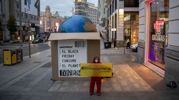 Campaña de Greenpeace contra el Black Friday 2020 - Sputnik Mundo