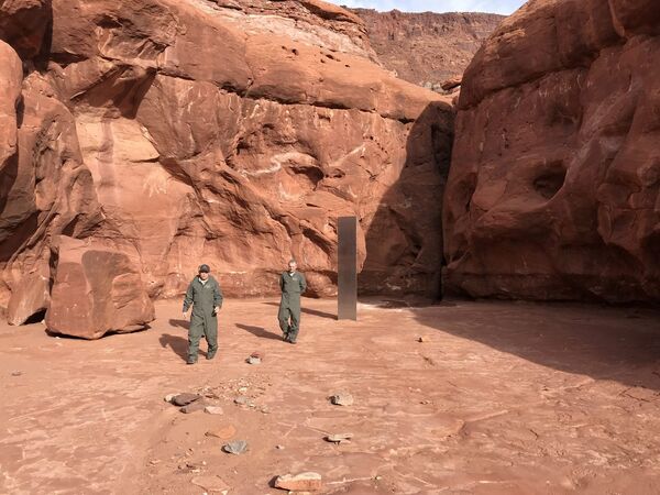 Desaparece el misterioso 'monolito' que surgió en un desierto de Utah Desaparece el misterioso 'monolito' que surgió en un desierto de Utah - Sputnik Mundo