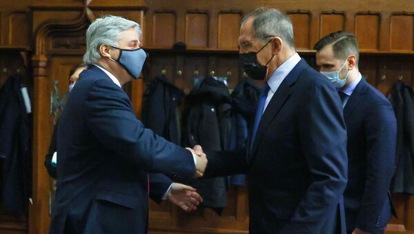 El ministro de Exteriores ruso, Serguéi Lavrov y el canciller uruguayo, Francisco Bustillo - Sputnik Mundo