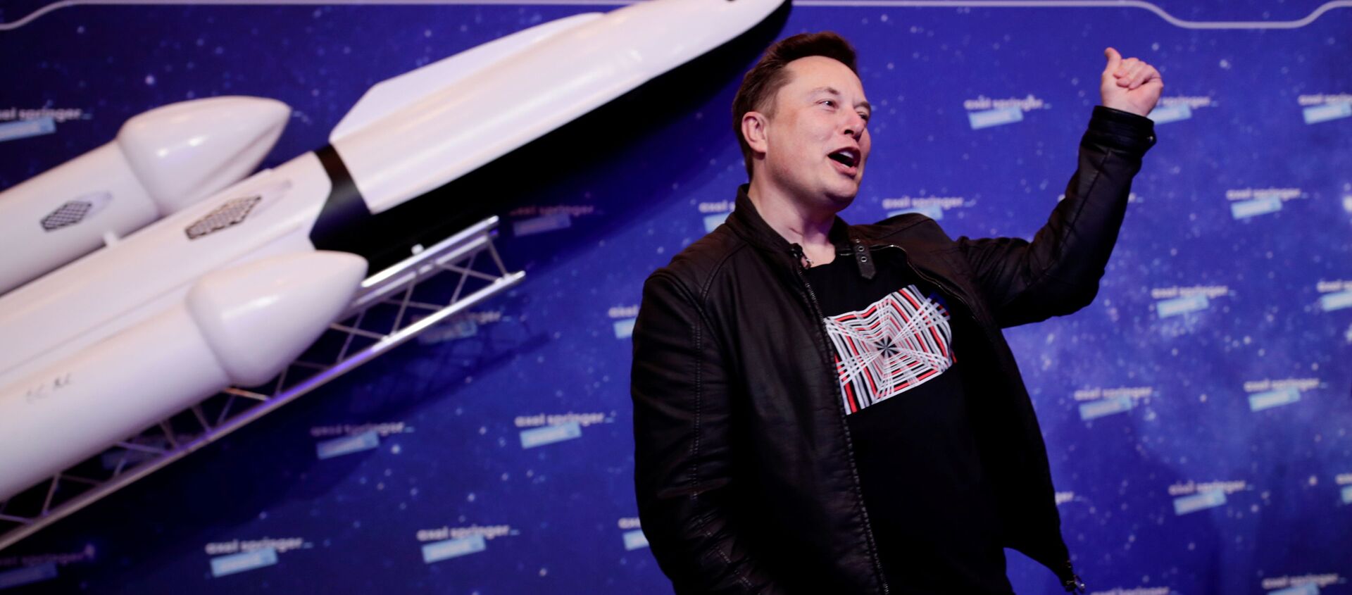 Elon Musk, director ejecutivo de SpaceX, en la alfombra roja de los premios Axel Springer - Sputnik Mundo, 1920, 02.12.2020