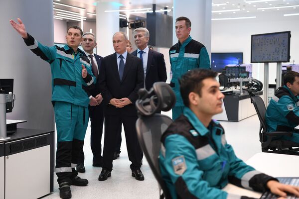 El presidente ruso, Vladímir Putin, visita el nuevo complejo petroquímico de la compañía rusa Sibur en Tobolsk. - Sputnik Mundo
