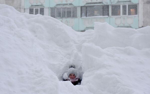 Nieve en la ciudad de Norilsk, Rusia. - Sputnik Mundo