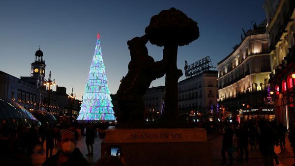 La Puerta del Sol en Madrid en vísperas de la Navidad - Sputnik Mundo