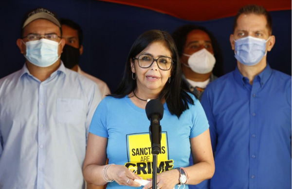 La vicepresidenta de Venezuela, Delcy Rodríguez, ejerce su voto en las parlamentarias La vicepresidenta de Venezuela, Delcy Rodríguez, ejerce su voto en las parlamentarias - Sputnik Mundo