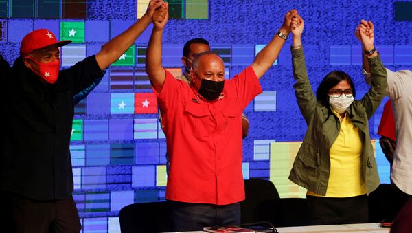 Jorge Rodríguez, Diosdado Cabello y Delcy Rodríguez celebran los resultados de las elecciones parlamentarias en Venezuela - Sputnik Mundo