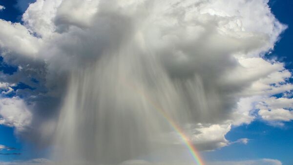 Una nube, lluvia y arcoíris - Sputnik Mundo