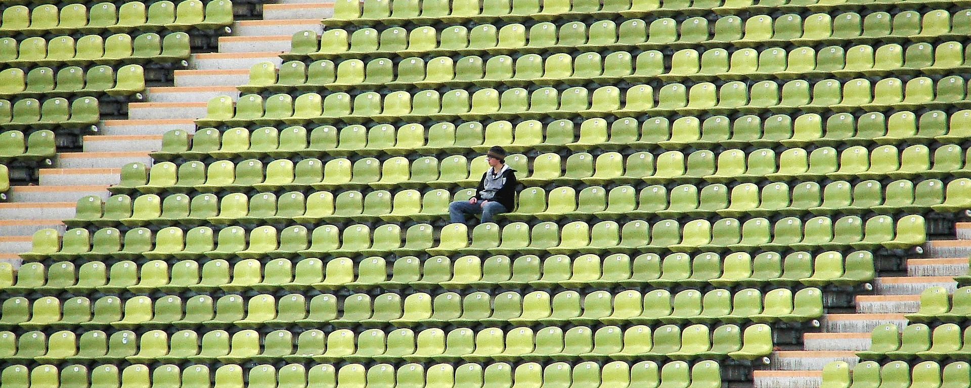 Una persona sola en un estadio, referencial - Sputnik Mundo, 1920, 19.05.2021