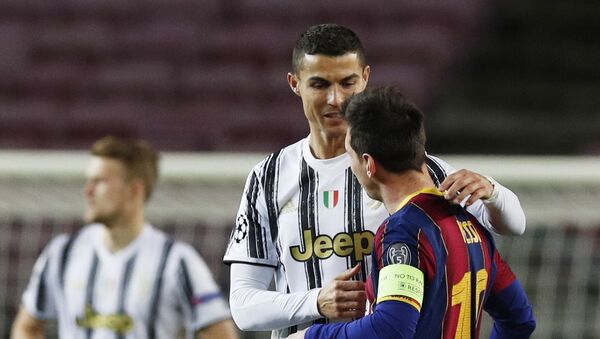 Cristiano Ronaldo y Lionel Messi durante el partido de la Juventus contra el Barcelona - Sputnik Mundo