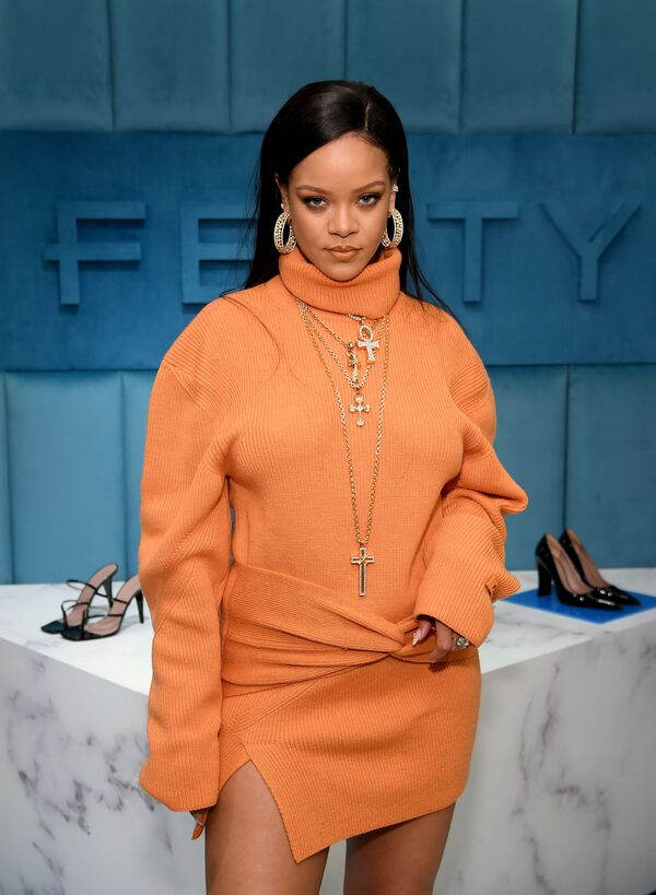 La cantante y actriz barbadense Rihanna, de 32 años, ha ganado 46 millones de dólares. Con esta cifra ha logrado ocupar el lugar 11 entre las famosas más ricas y el puesto 60 de la clasificación general. - Sputnik Mundo