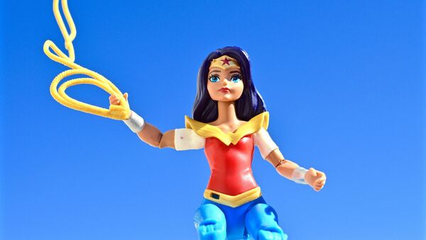 Muñeca de Wonder Woman - Sputnik Mundo