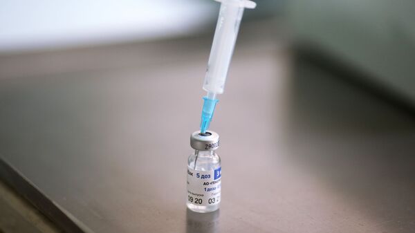 Una vacuna contra el coronavirus (imagen referencial) - Sputnik Mundo