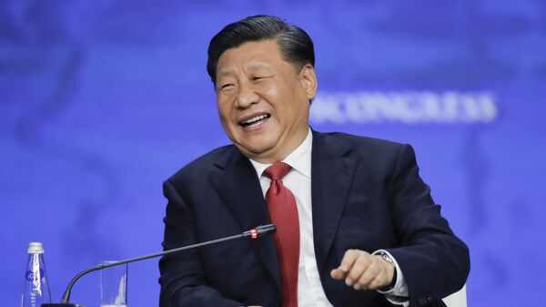 Xi Jinping, presidente de China, sonriendo - Sputnik Mundo